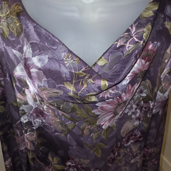 Elegant Purple Floral Women's Blouse - Picture 7 of 7